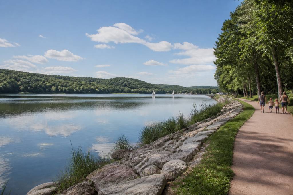 Lac de Kir : activités, balades et conseils pour profiter du site
